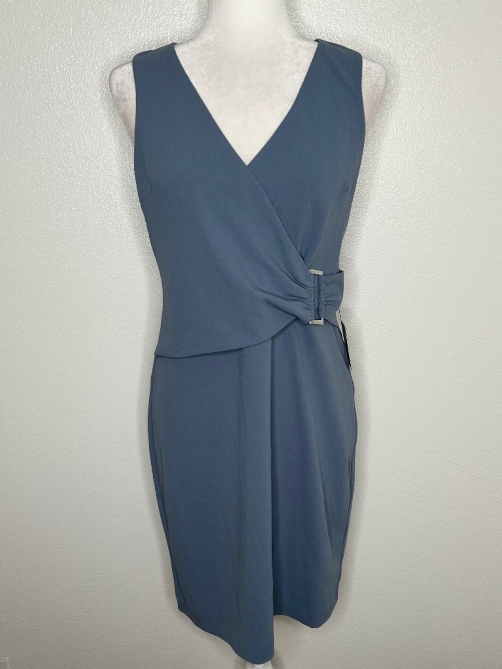 New Express Womens Gray V-Neck Sleeveless Stretch Sheath Dress Size M NWT